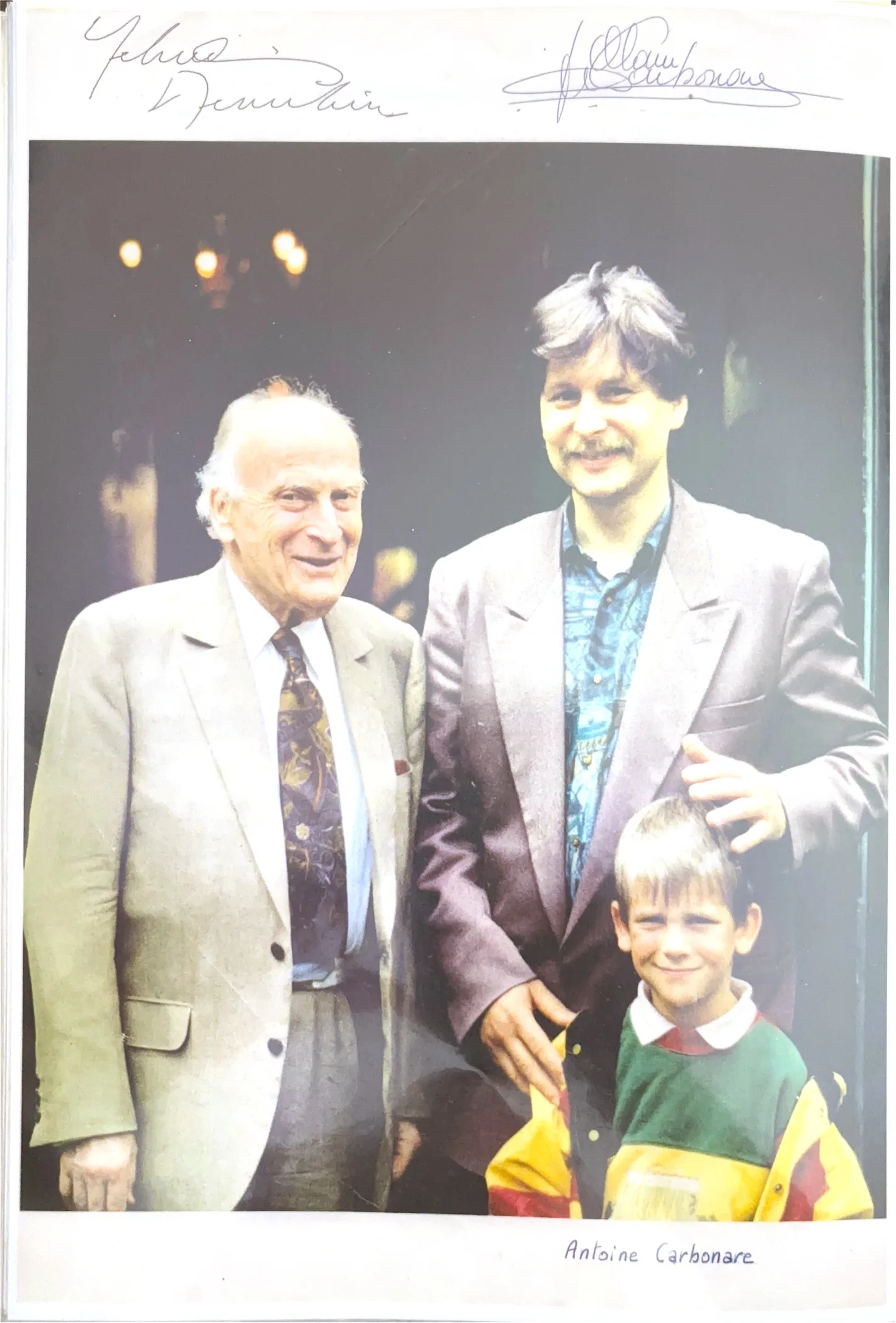 Archive : Yehudi Menuhin avec Alain Carbonare et un enfant, photographie dédicacée