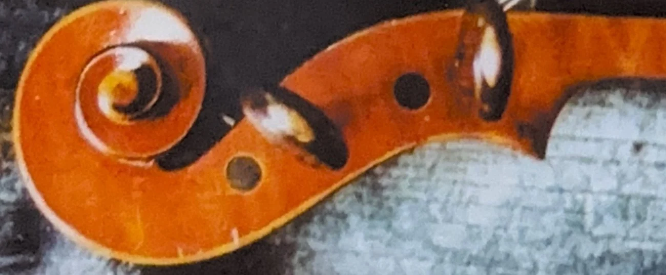 Détail de la volute du violon Vuillaume n° 8
